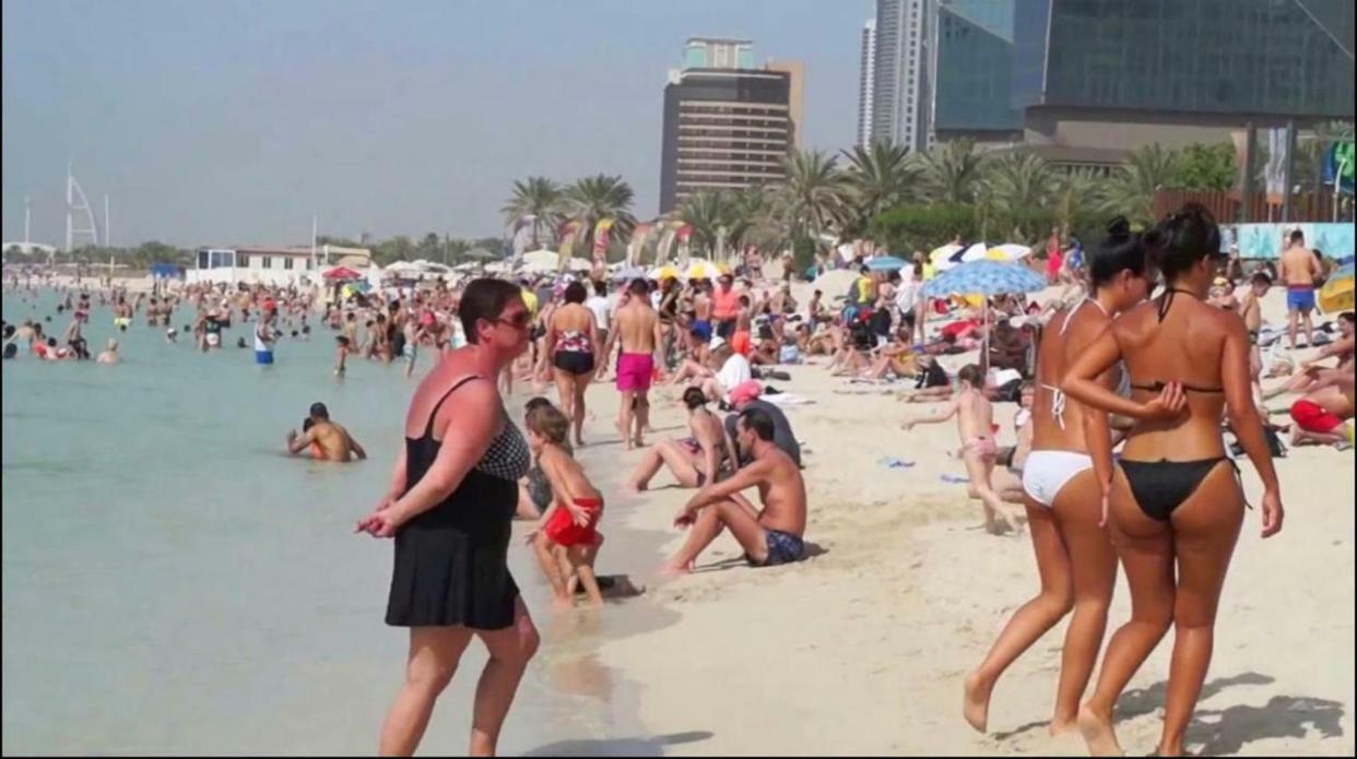 California Hostel Dubai Beach Экстерьер фото
